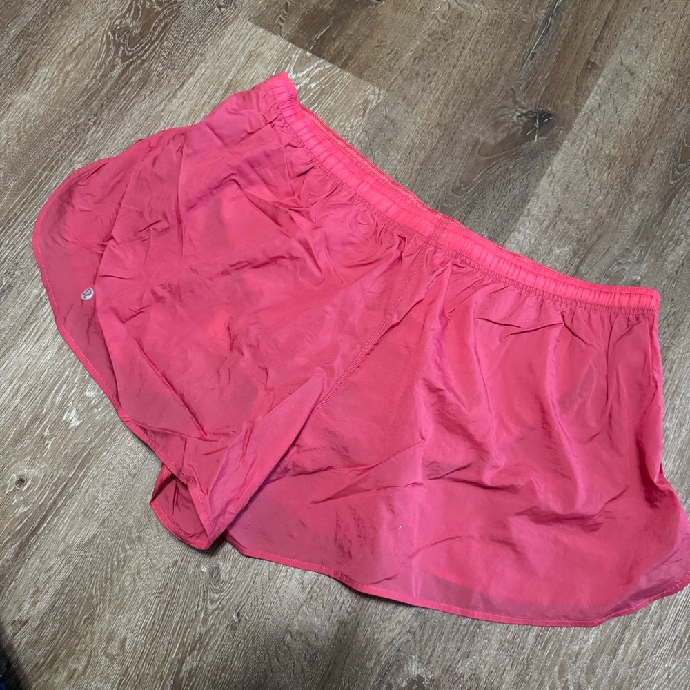 Lululemon Dolphin-Hem Mid-Rise Running Short 3" - Picture 6 of 9